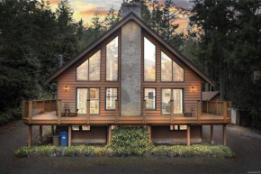 Chalet Style Cottage near Shawnigan Lake